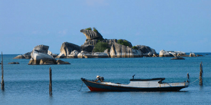 Destinasi Wisata Pantai Tanjung Tinggi Bangka Belitung, Pesona Granit Raksasa di Negeri Laskar Pelangi