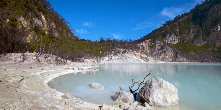 Sejarah dan Misteri di Balik Keindahan Kawah Putih