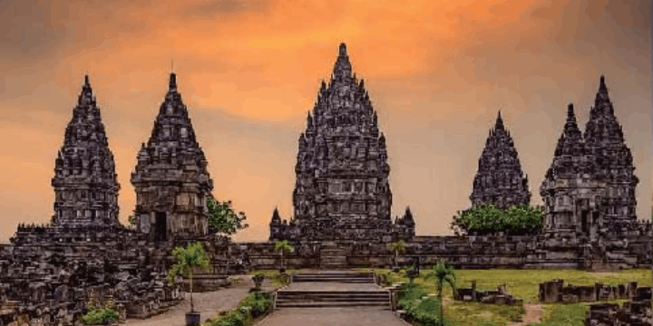Pesona Senja di Candi Prambanan, Destinasi Paling Instagramable di Jawa Tengah