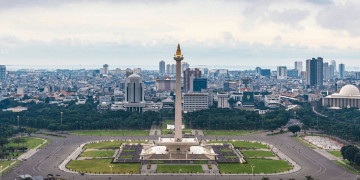 Fasilitas Modern dan Hiburan Malam di Monas