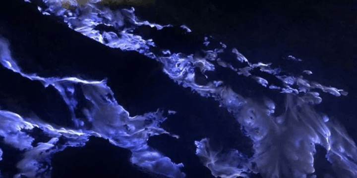 Fenomena Api Biru, Keajaiban yang Hanya Muncul di Keheningan Malam