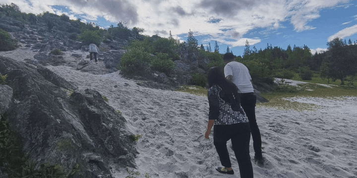 Lokasi dan Karakteristik Unik Pasir Putih Aikima